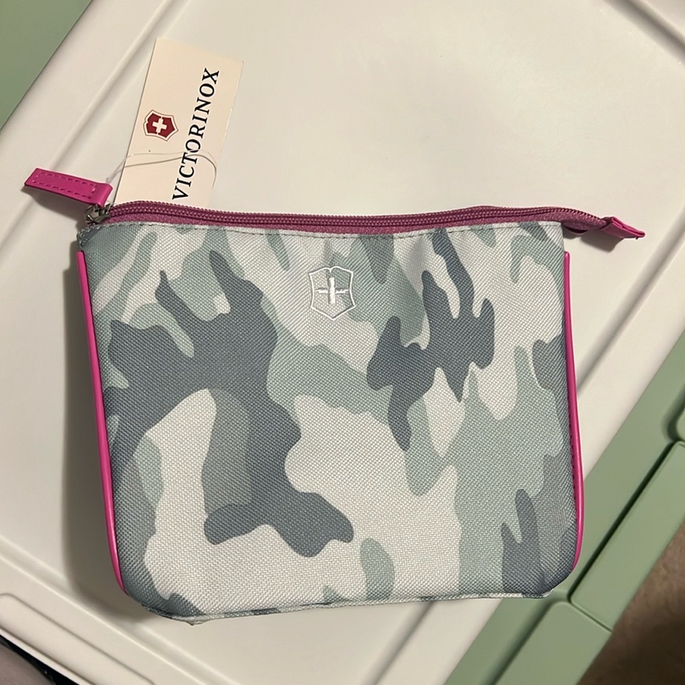 NWT Victorinox Swiss Army Camo Print Cosmetic Bag